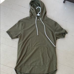 Hooded Sweatshirt with no sleeves, tapered bottom